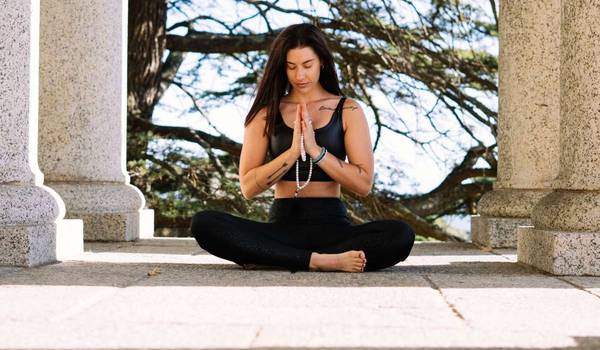 Yoga y Meditación: Bienestar a Orillas del Mediterráneo